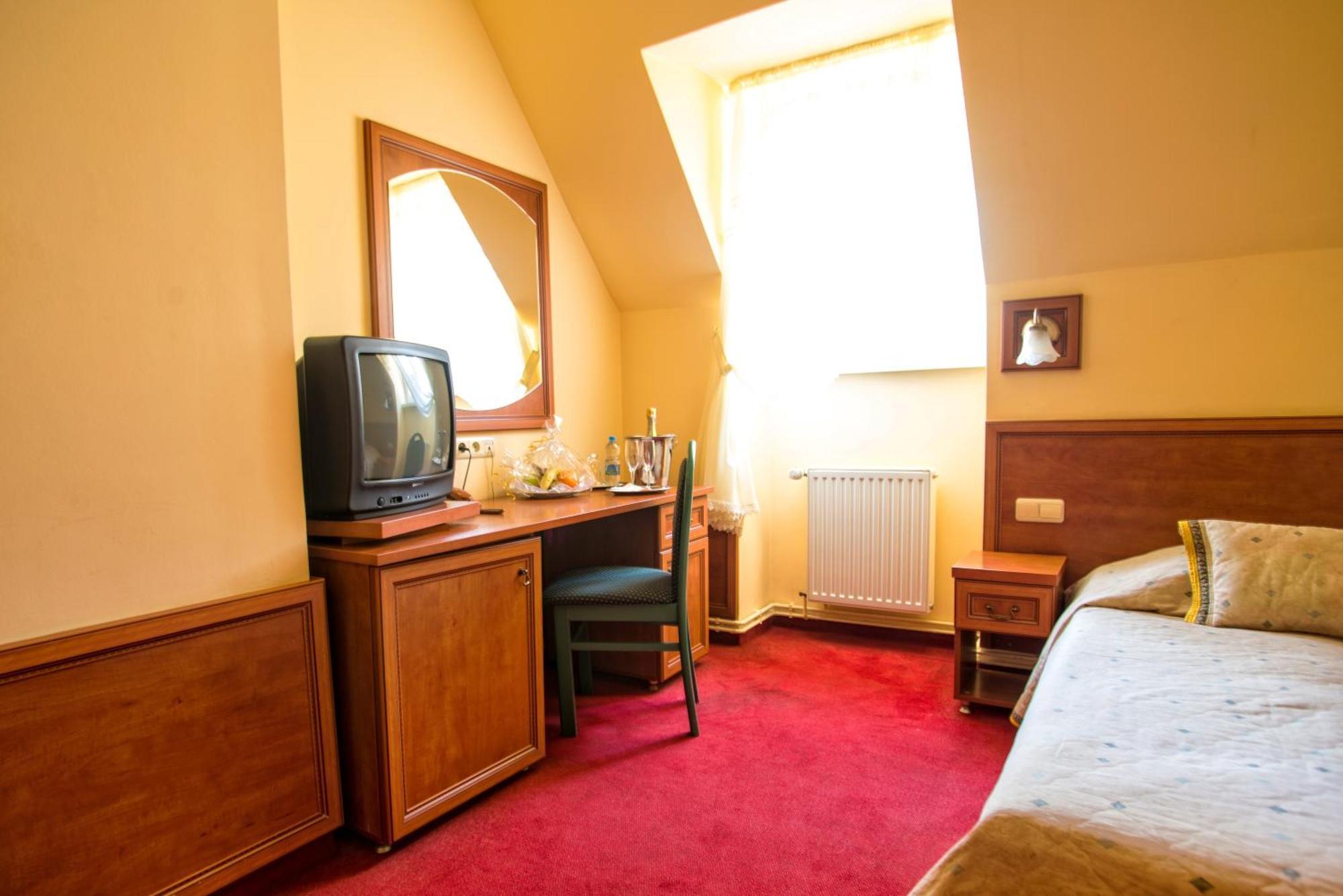 Hotel Adalbertus Gniezno Chambre photo